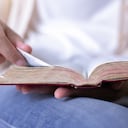 Para los creyentes, leer las Sagradas Escrituras hace parte de la forma en la que Dios habla.