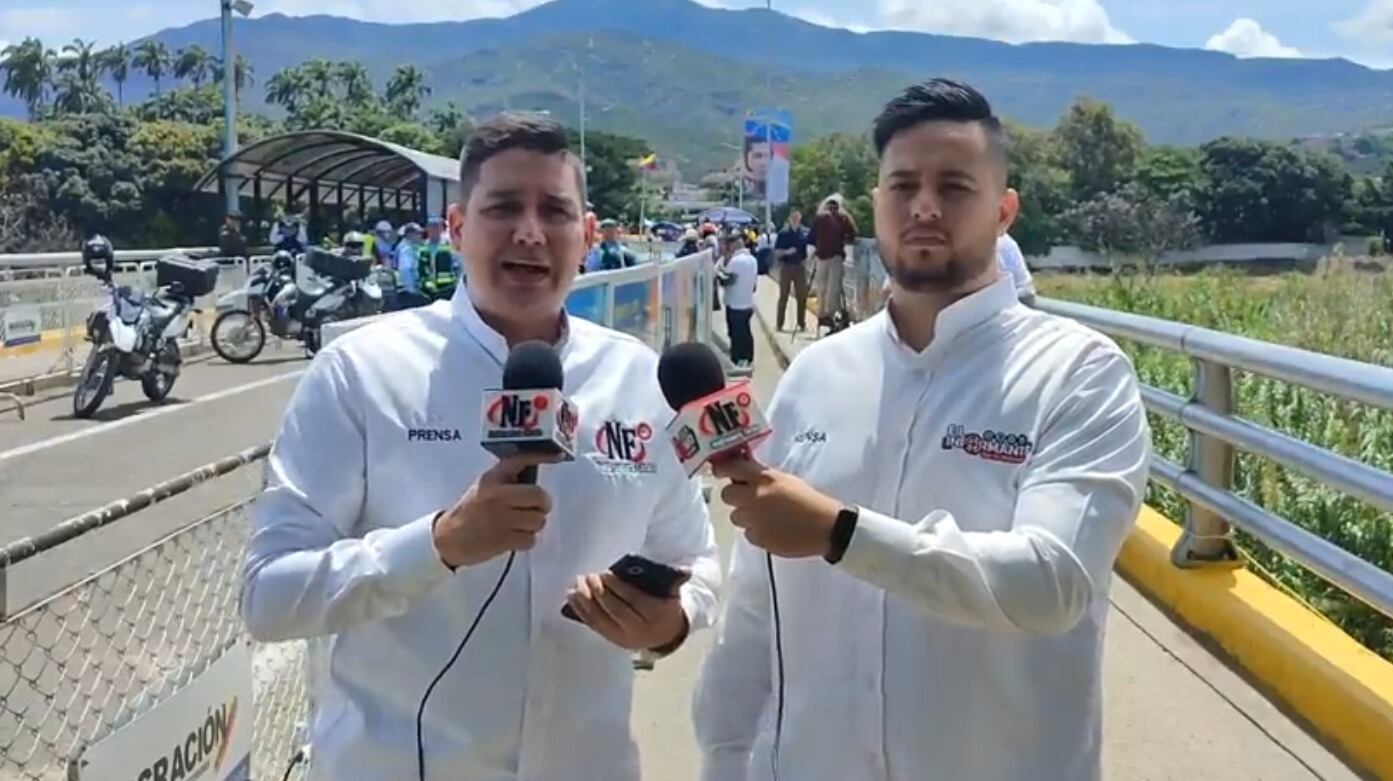 Los periodistas también se dedican a cubrir temas de frontera.