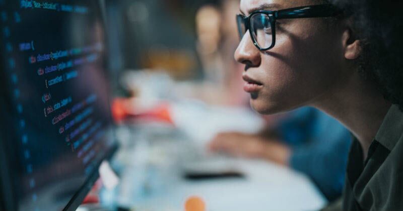 Hay quienes buscan instrucciones virtuales de liderazgo para mejorar sus capacidades en una empresa. 