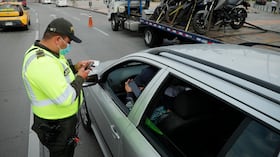 ¿Cuál es el precio para obtener o renovar la licencia de conducción en Colombia?