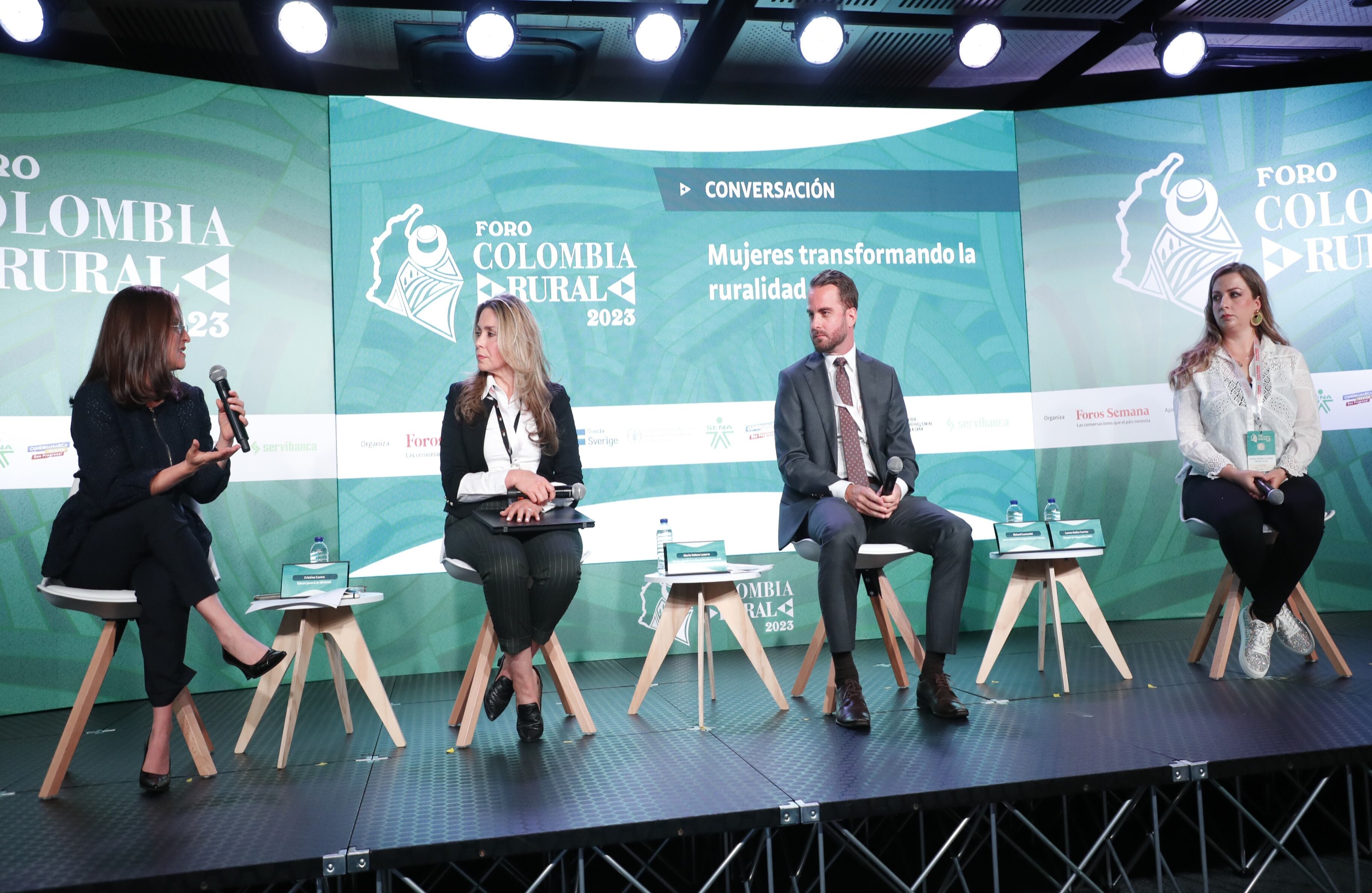 Cristina Castro, editora general de SEMANA; María Helena Latorre, directora ejecutiva de la Cámara Procultivos de la Andi; Rickard Lunnerdal, primer secretario de la Embajada de Suecia en Colombia y Lorena Builes Cuartas, gerente de Frigoporcinos Bello.