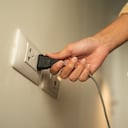 Desconectar electrodomésticos cuando se va la luz.