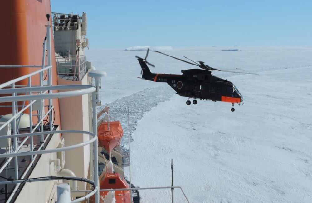 Óscar Rámos y el grupo de expedicionarios partieron de Fremantle (Australia) en el rompehielo Shirase. Foto: Oscar Ramos y Takekuma Sou/ Unisalle