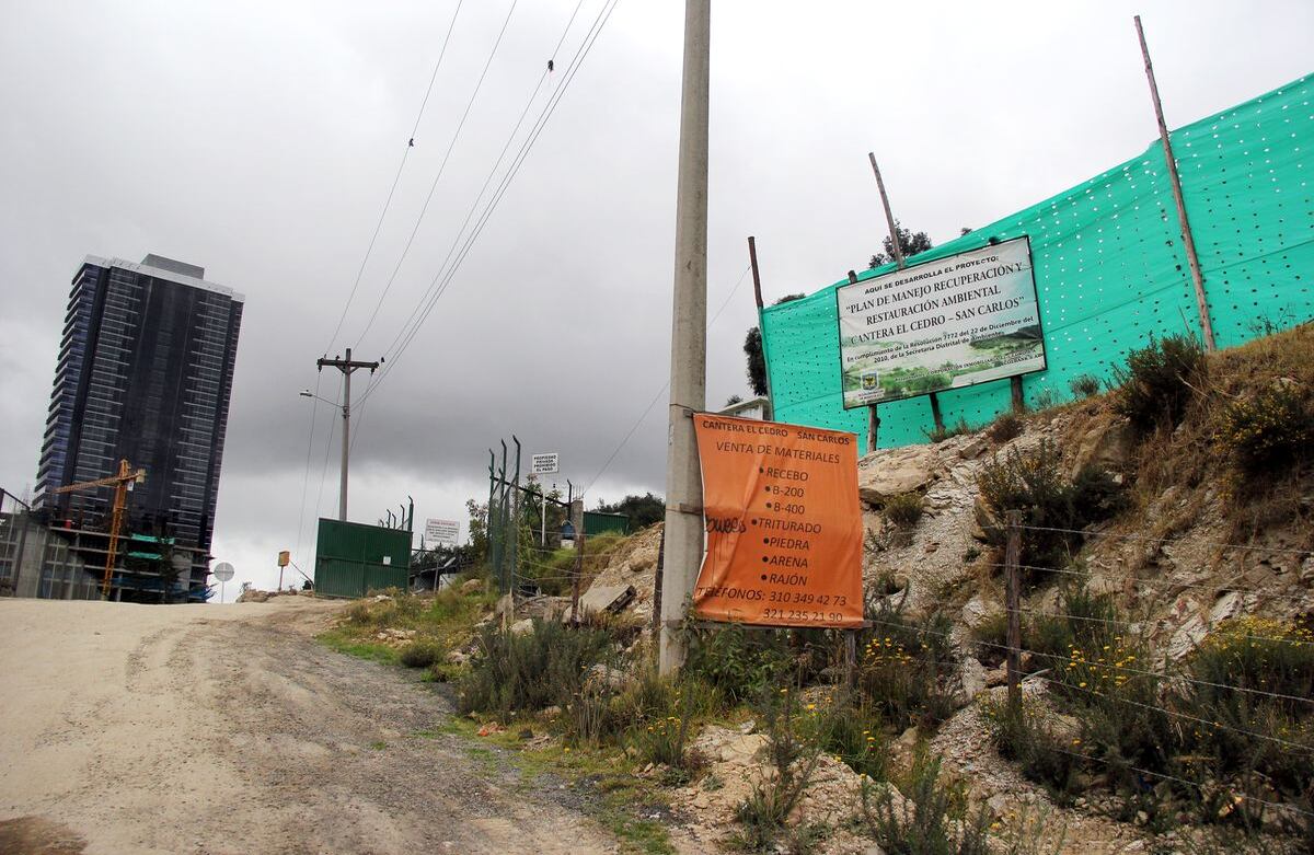 Esta es la entrada a la Cantera. Aunque la inmobiliaria asegura que ejecuta un plan en pro del medio ambiente, también aprovecha para ofrecer la venta de materiales de construcción. Foto: SEMANA