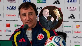 Néstor Lorenzo y Gianni Infantino