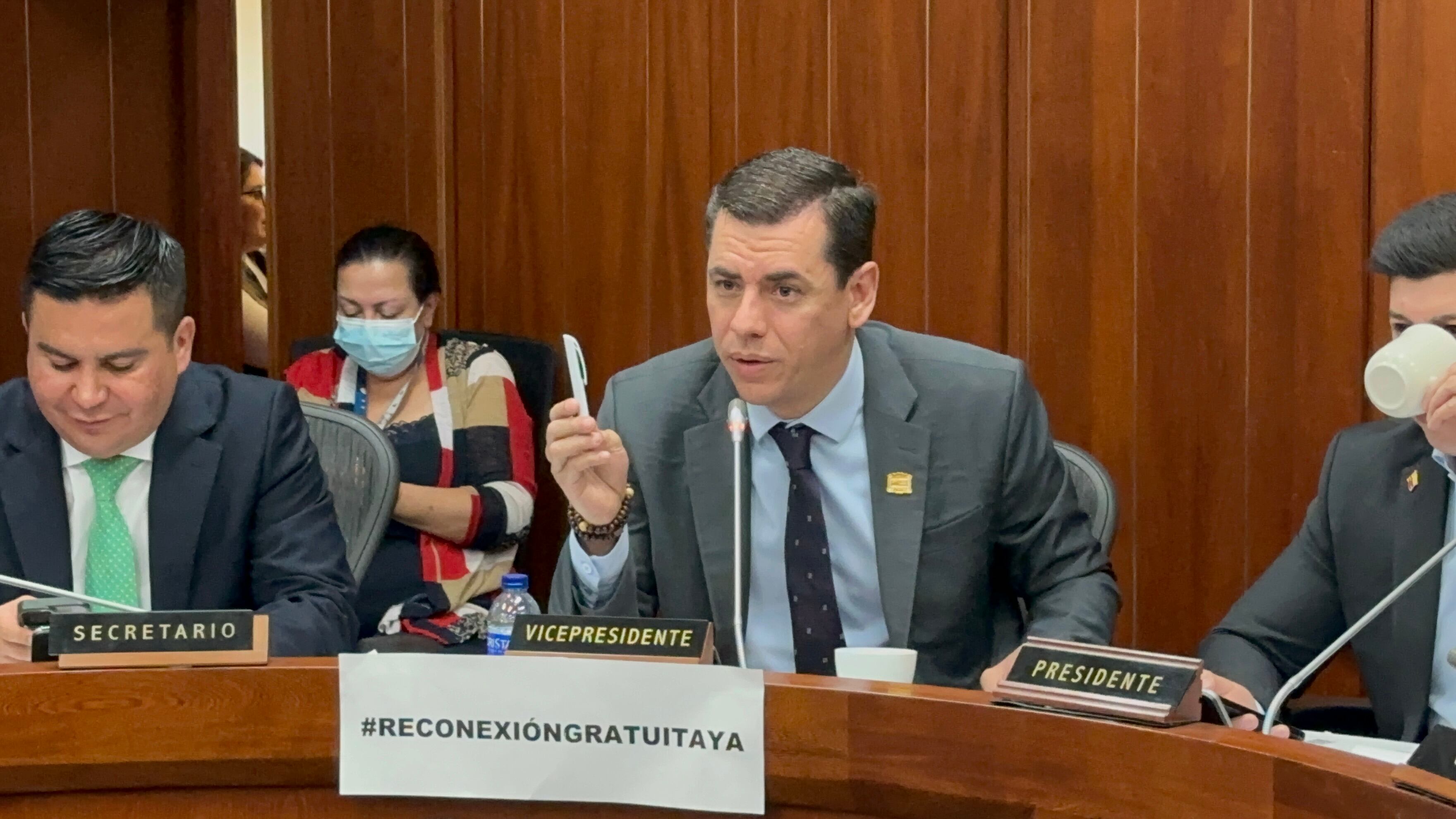 El senador Julio Elías Vidal es el autor del proyecto de ley que se está tramitando.