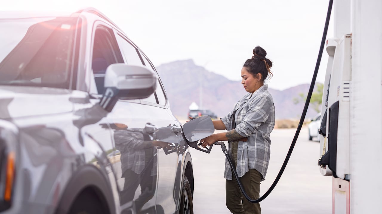 Llenar el tanque de combustible requiere tener en cuenta algunas recomendaciones para evitar derrames durante el proceso.