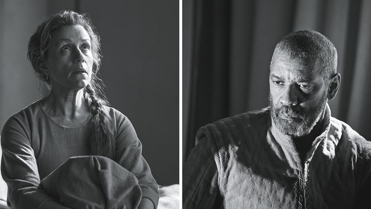 Frances McDormand y Denzel Washington suman seis premios Óscar entre ambos (cuatro de ella, tres a mejor actriz), y entregan una interpretación fiel a la palabra del escritor, excepto en la edad original de sus personajes. Macbeth y lady Macbeth pierden la razón por cuenta de su codicia.