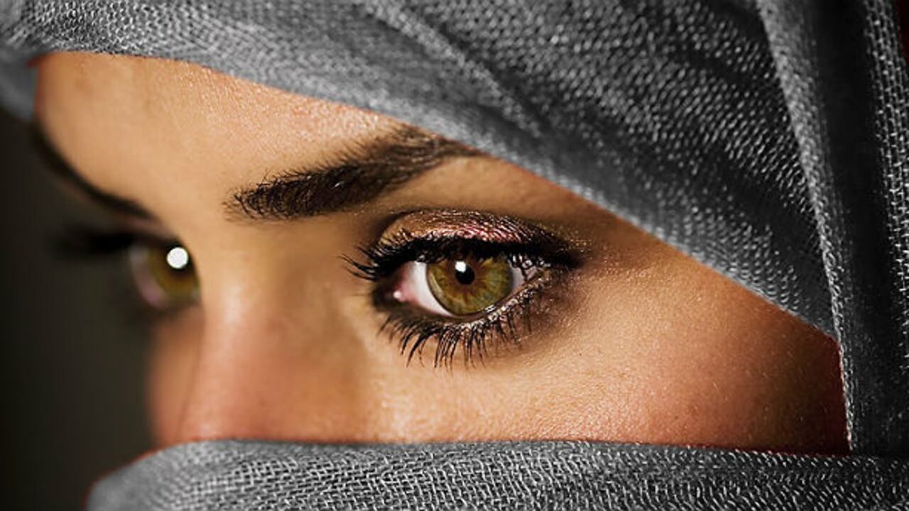 Para prevenir desastres naturales el clérigo dice que" se debe adaptar la vidas a los códigos morales de Irán".