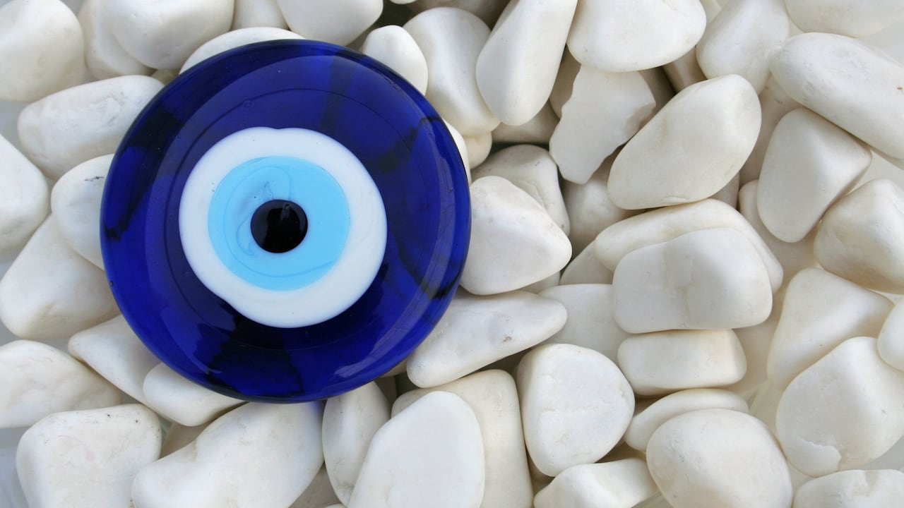 Ojo turco, un milenario talismán protector