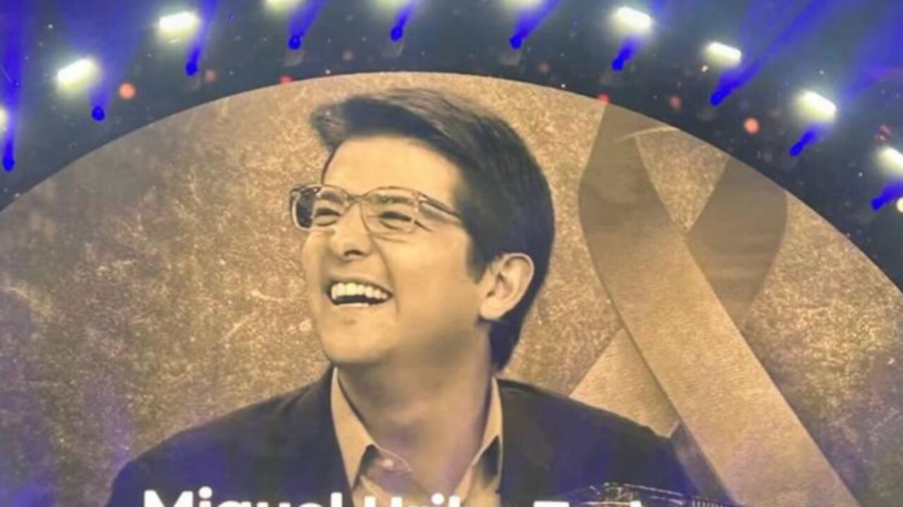 Silvestre Dangond rindió homenaje a Miguel Uribe Turbay durante su concierto en Bogotá.