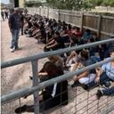 Camión en el que fueron encontrados 84 inmigrantes ilegales en el sur de Texas, Estados Unidos.