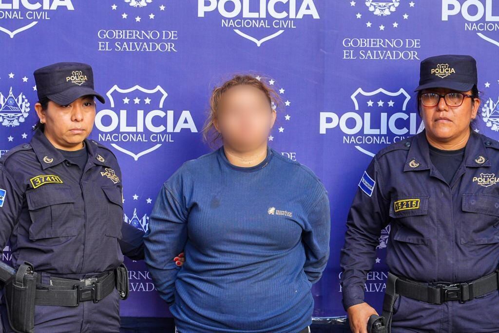 La mujer podría enfrentar una pena entre los 30 y 50 años de cárcel.