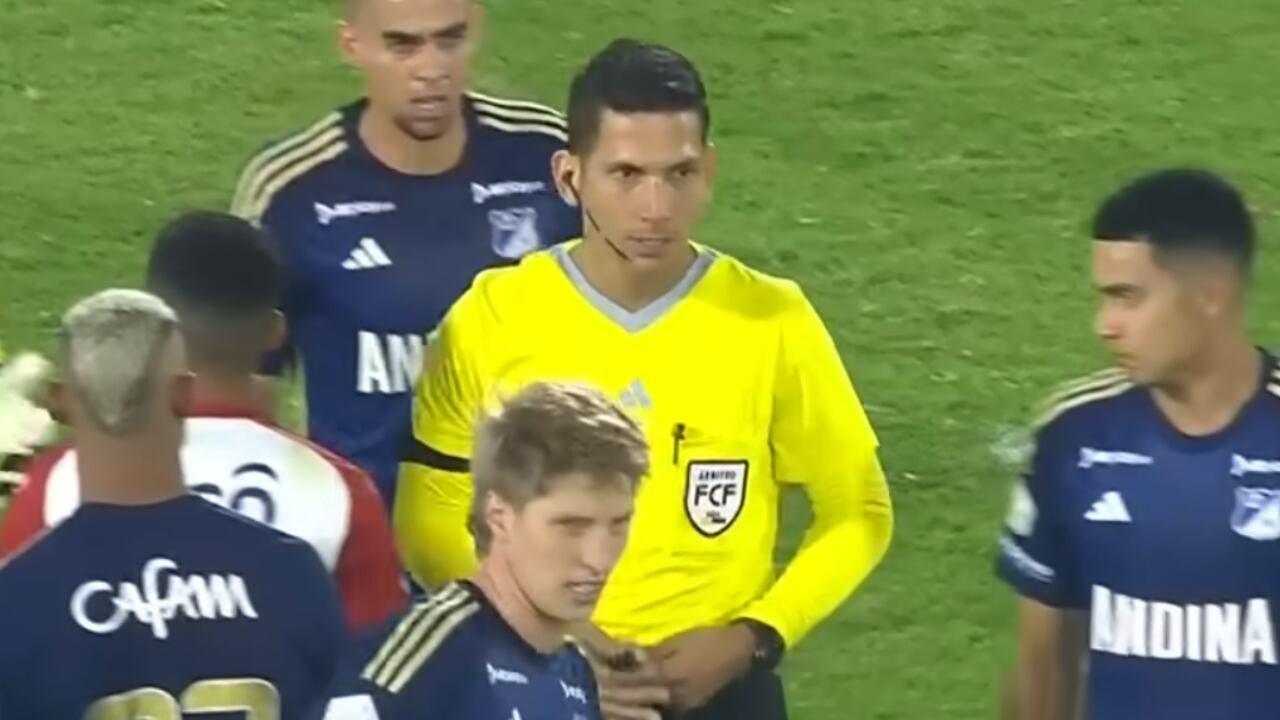 Jorge Duarte señalado por no pitar una falta en contra de Junior