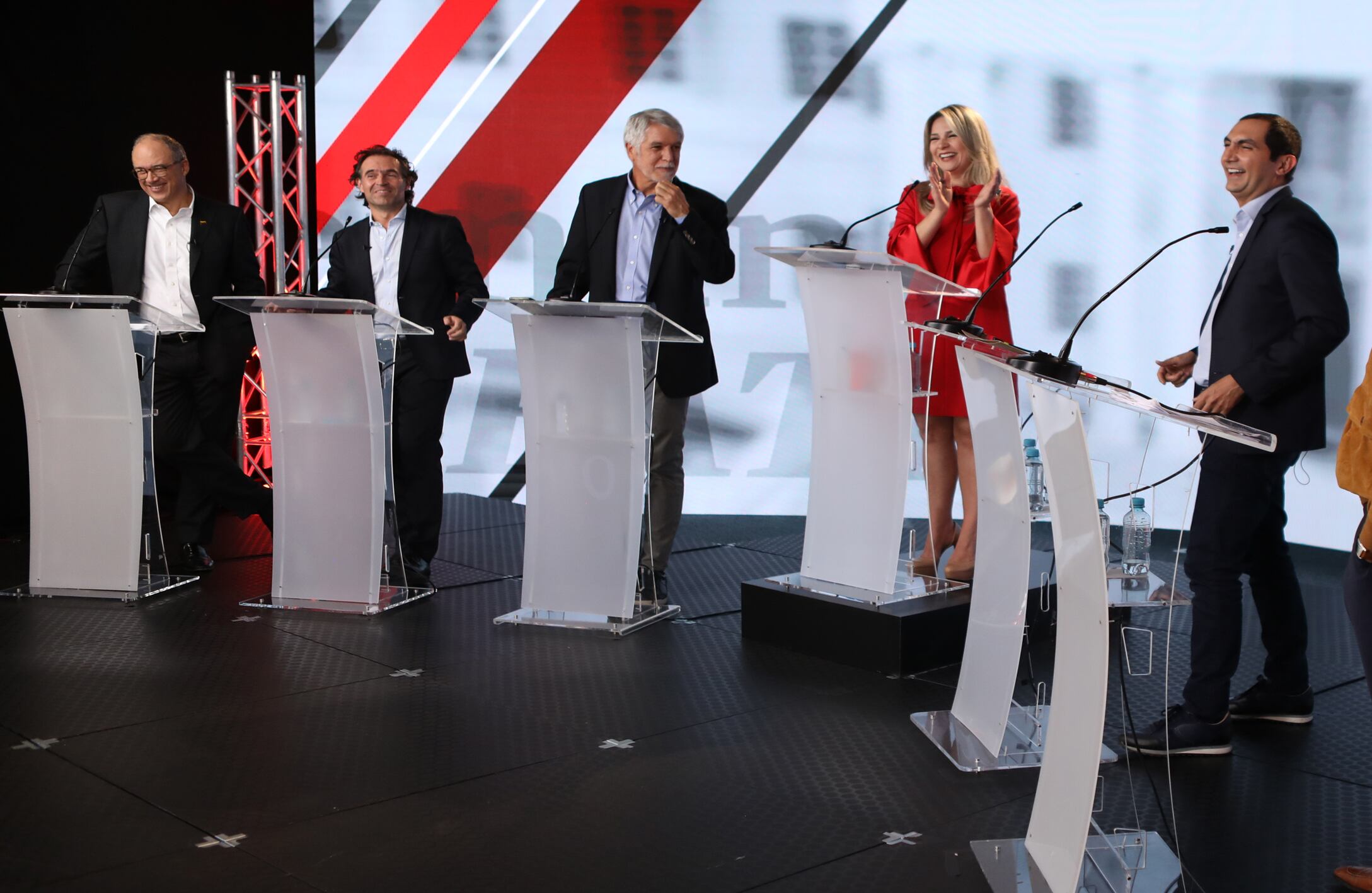 El debate David Barguil titubea con el Himno nacional Foto Alexandra Ruiz