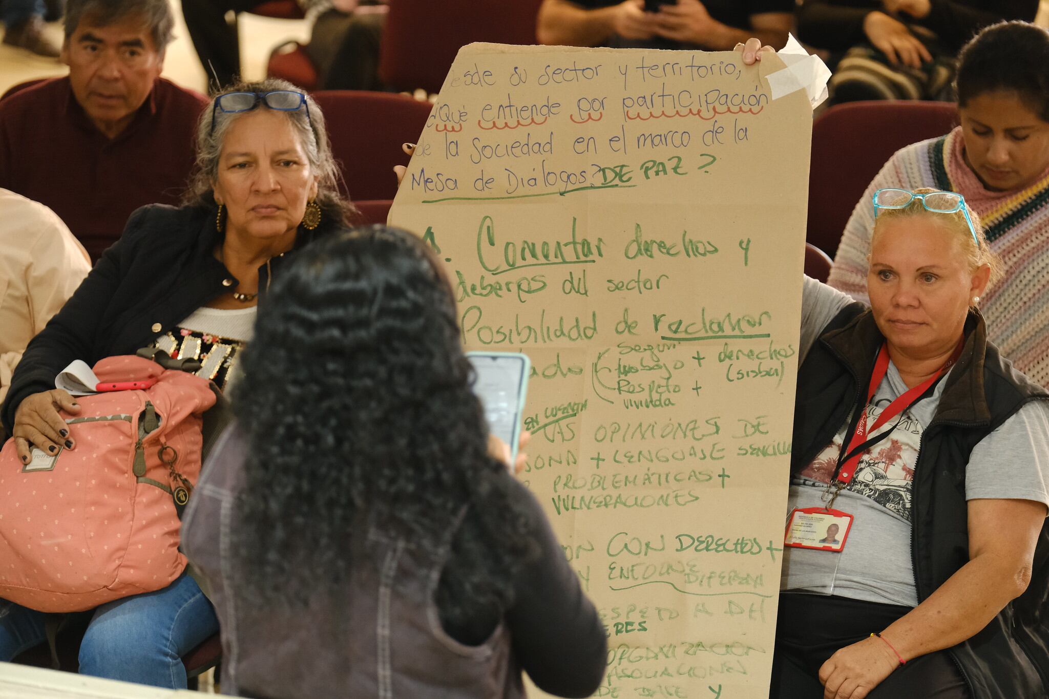 Durante dos días de trabajo, los asistentes de este sector de la economía colombiana, que equivale
al 56, 3 % del mercado laboral.