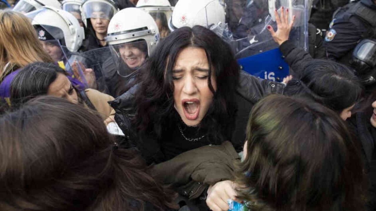 Esta no es la primera vez que las autoridades turcas reprimen una protesta feminista. Foto: EPA/BBC