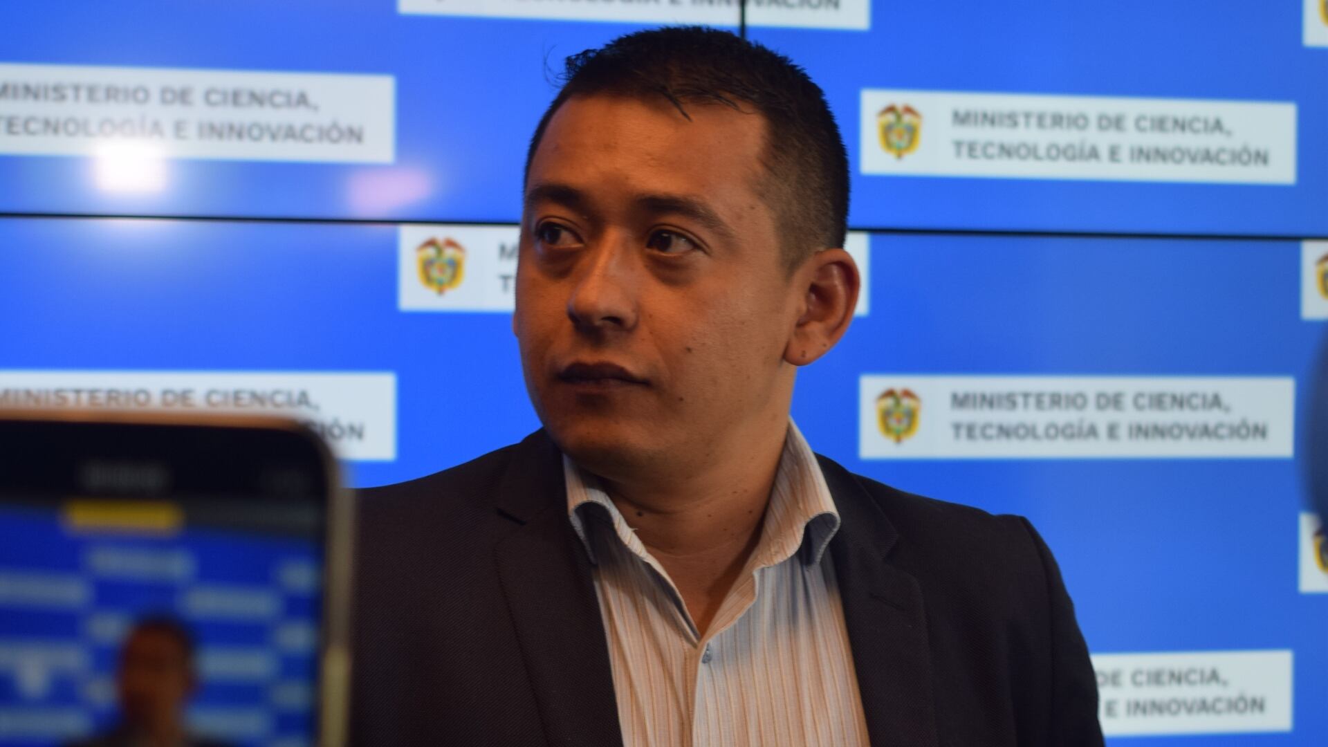 Ministro de Ciencia, Tecnología e Innovación, Arturo Luna Tapia, en la rueda de prensa de  “Colombia por un campo productivo sostenible".