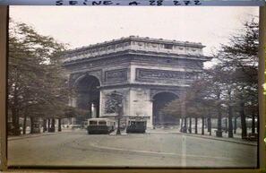 El banquero Albert Kahn fundó el museo donde estas imágenes se encuentran exhibidas. L'Arc de Triomphe, Paris, 24 de julio de 1921 Copyright Museé Albert Kahn