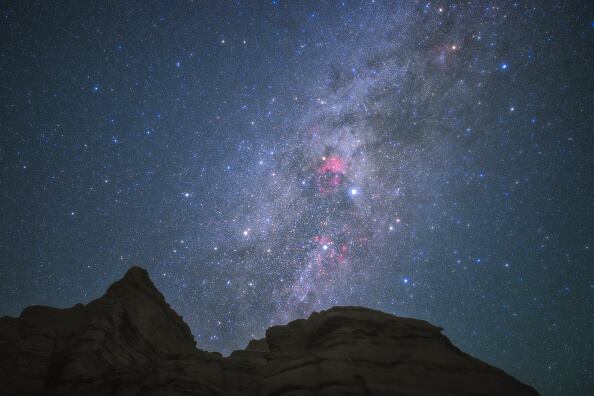 Se estima que solo la Vía Láctea tiene de 200 a 400 mil millones de estrellas.