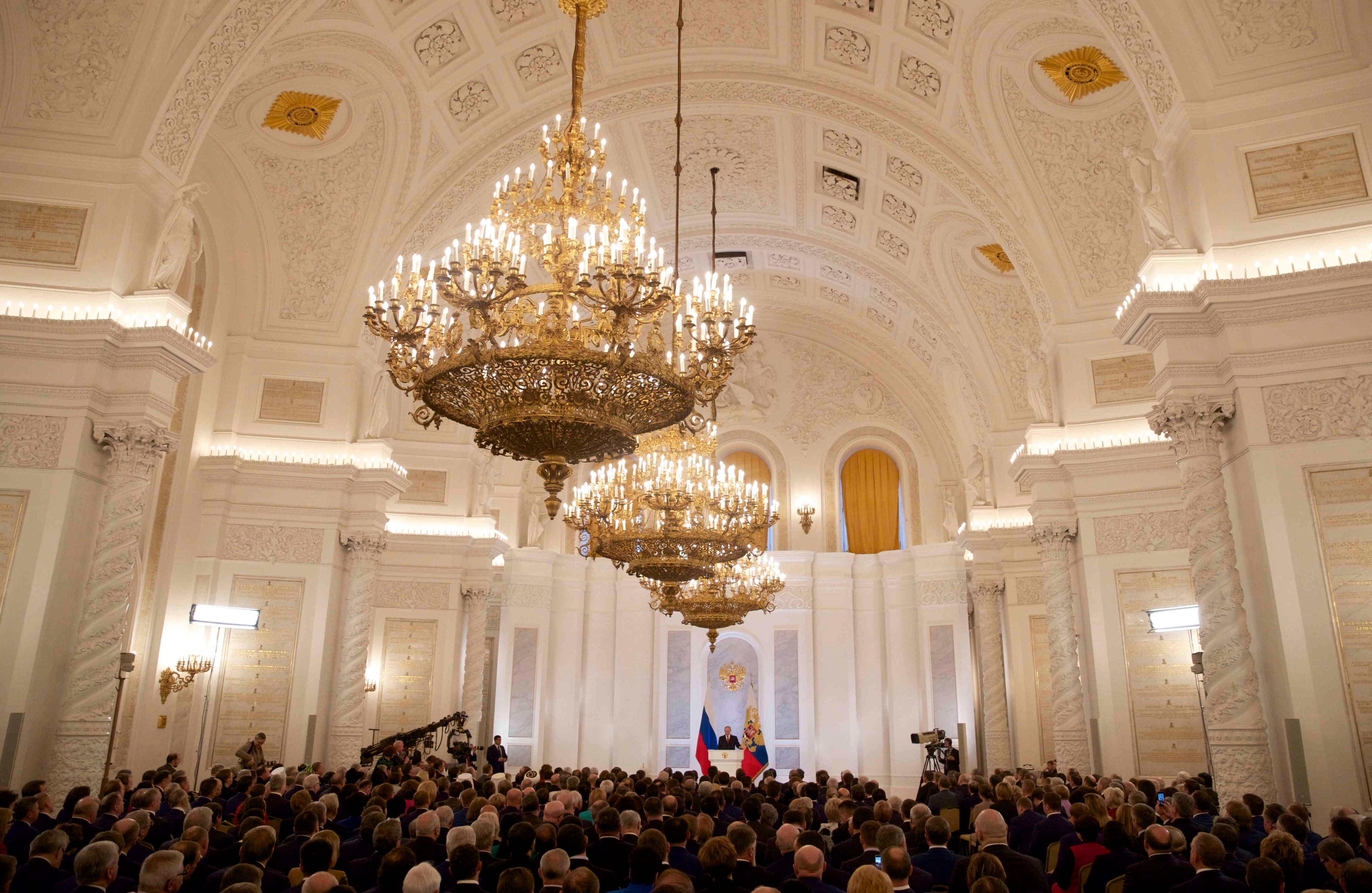 El presidente ruso Vladimir Putin ofrece su discurso anual en Kremlin en Moscú. El mandatario habló sobre el crecimiento de la economía, en especial en el sector de la agricultura, que en exportaciones alcanzó los 16 billones de dólares. Foto: AP.