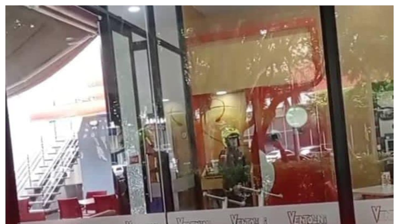 Dos personas muertas tras balacera en reconocida heladería del norte de Cali.