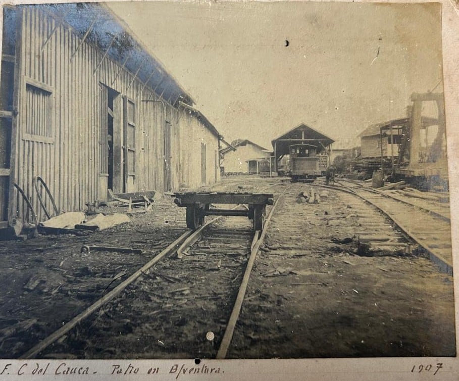 La historia de los ferrocarriles y la aviación se pueden consultar en el Archivo General de la Nación