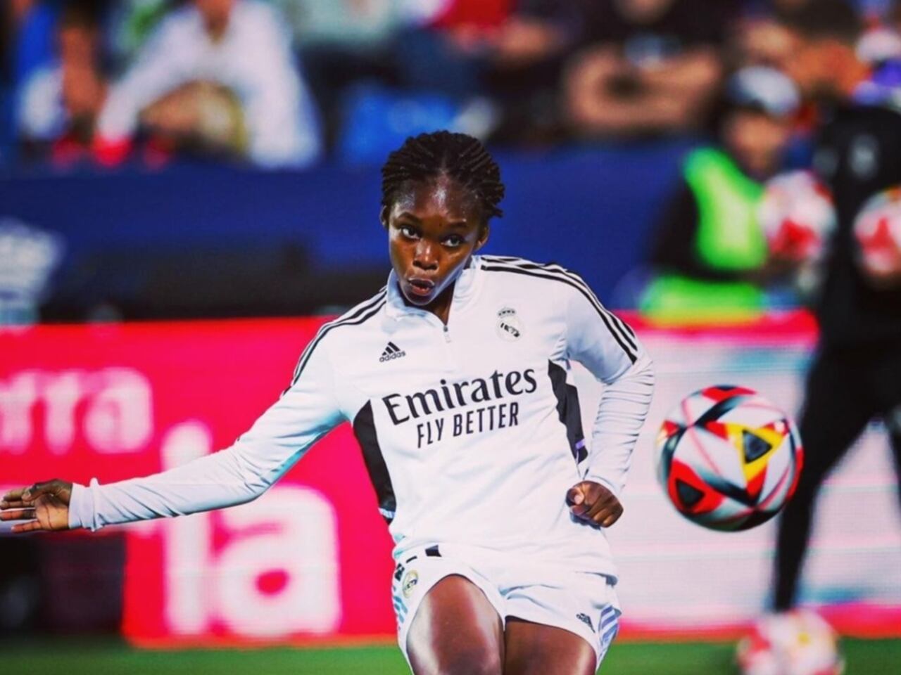 Linda Caicedo jugando para el Real Madrid