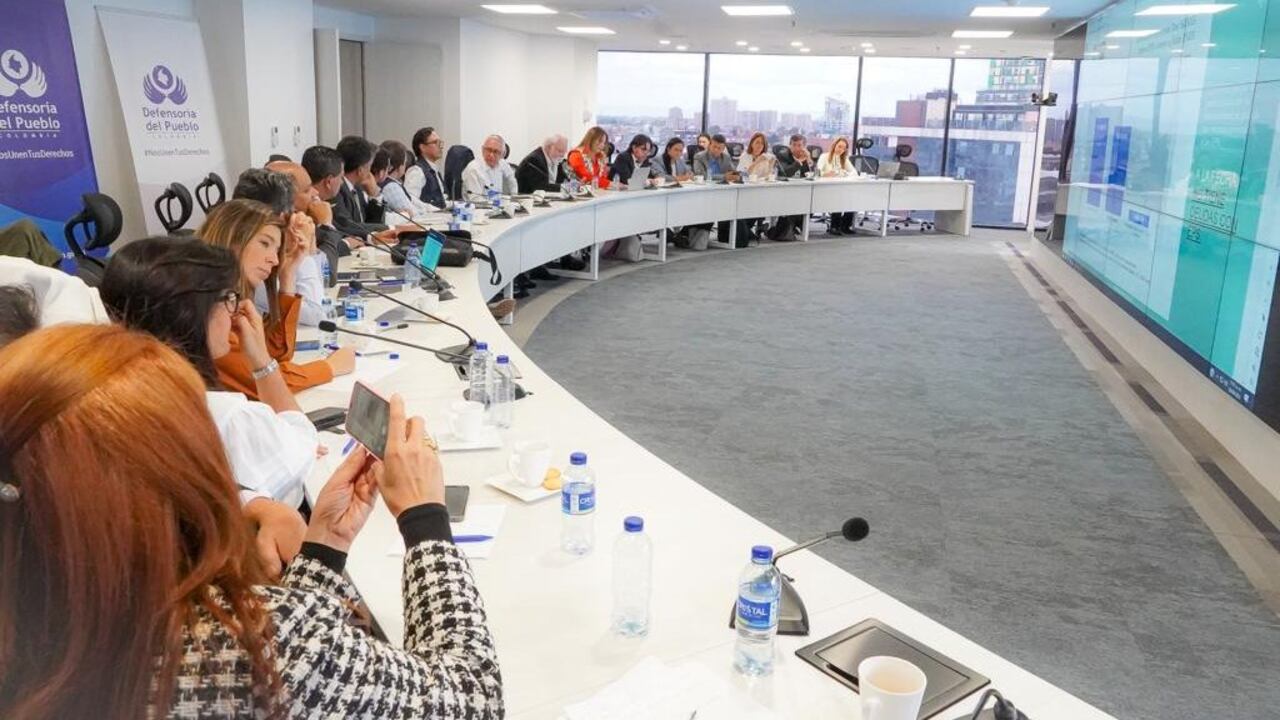 El Ministro de Salud, Acemi, Defensoría del pueblo y varios actores del sector iniciaron mesas de diálogo debido a la crisis de las EPS.