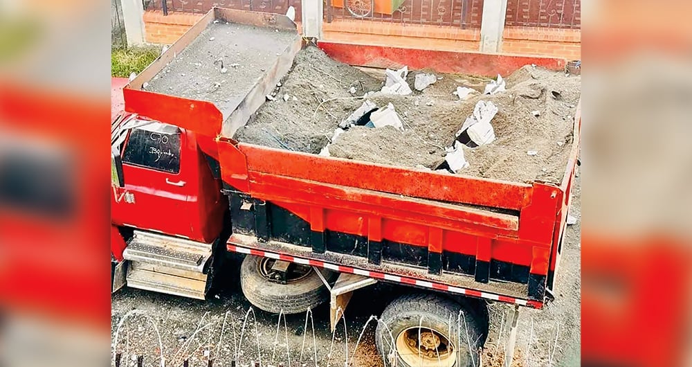 A través de distintos artefactos atacan a los uniformados.