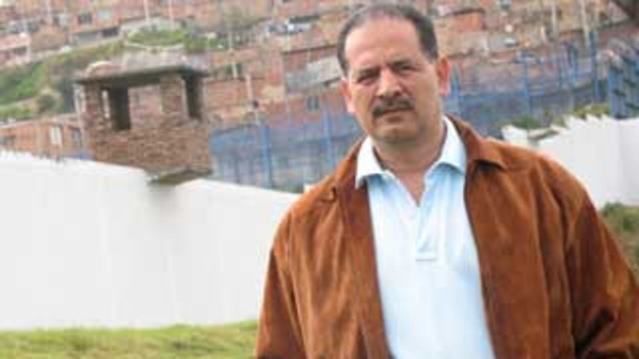 El gobernador de Magdalena, Trino Luna, es uno de los dirigentes presos en la cárcel de La Picota, ubicada a pocos metros de una de las zonas más pobres de Bogotá. Según los congresistas detenidos, la seguridad de la penitenciaría no es la mejor.