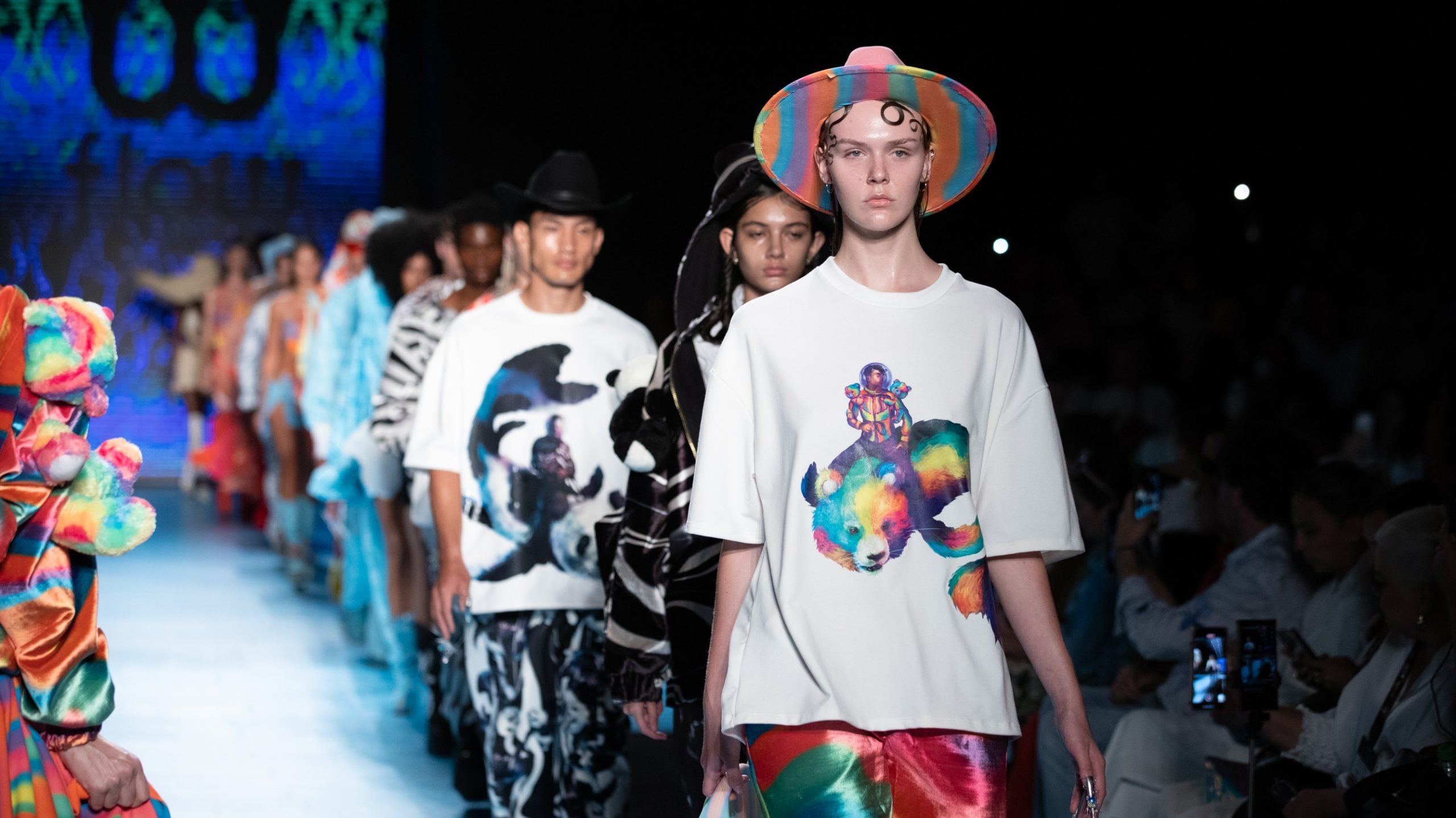 Un profundo sentido  de sostenibilidad ambiental, mezclado con la moda, la apuesta del  diseñador Santiago Ospina.