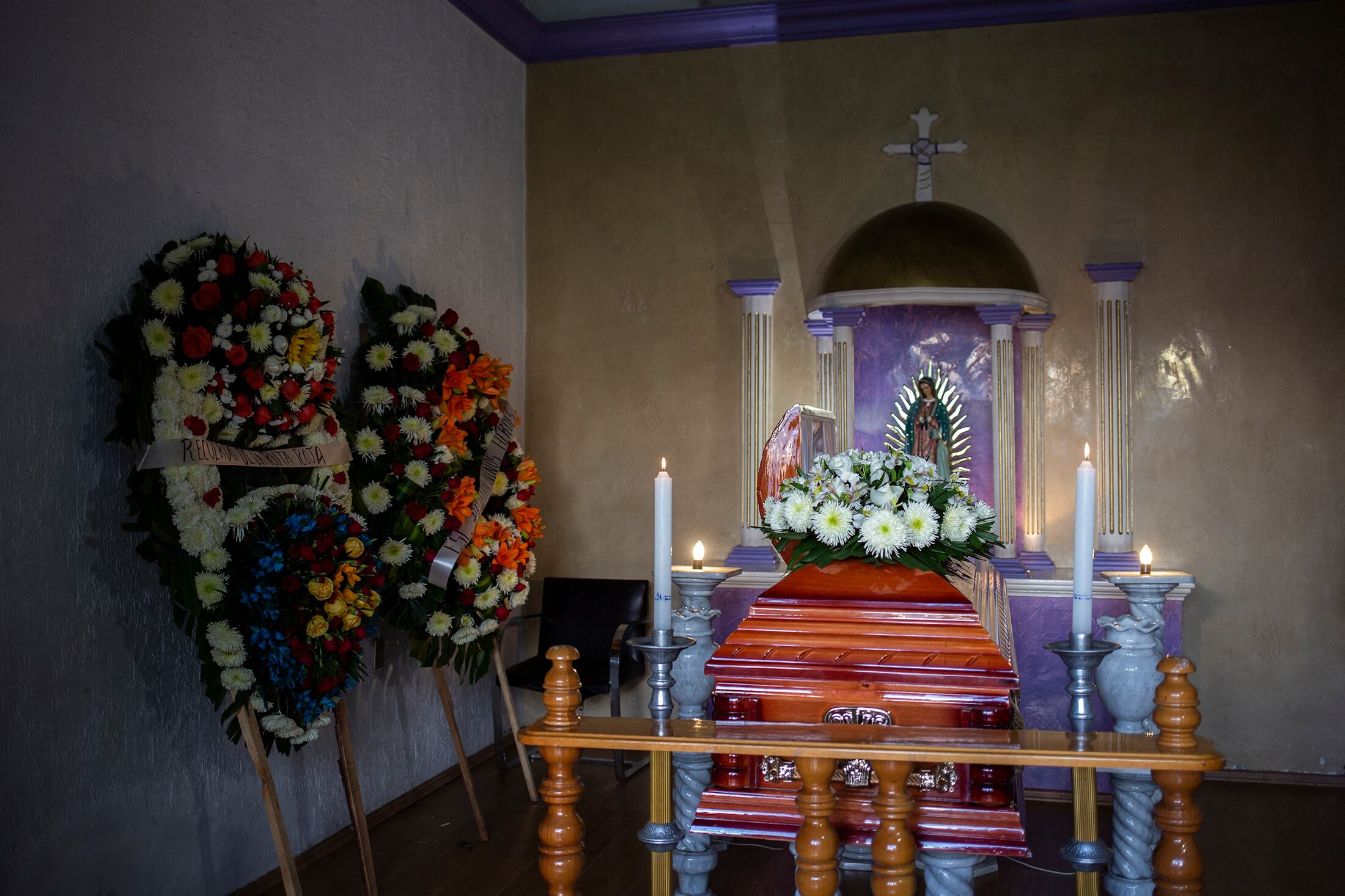 Vista del funeral de Armando Pérez Luna, candidato a alcalde asesinado el lunes pasado, en Maravatio, estado de Michoacán, México, el 27 de febrero de 2024. Dos candidatos a alcalde del municipio de Maravatio, en el estado mexicano de Michoacán (oeste), fueron asesinado el lunes en distintos hechos, informó este martes la fiscalía regional. (Foto de Enrique CASTRO/AFP)