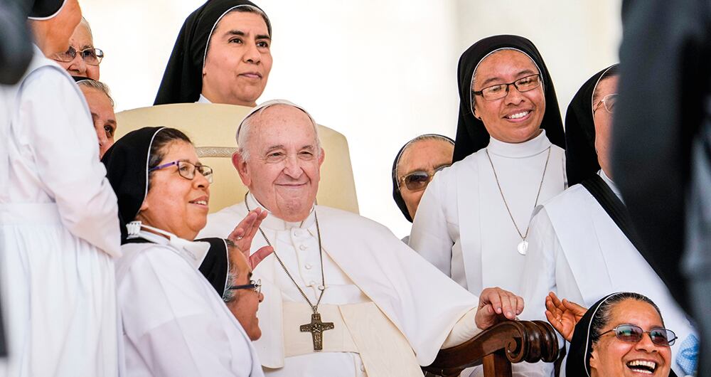 El papa Francisco dio su bendición para que haya una mayor participación de mujeres en el Vaticano.