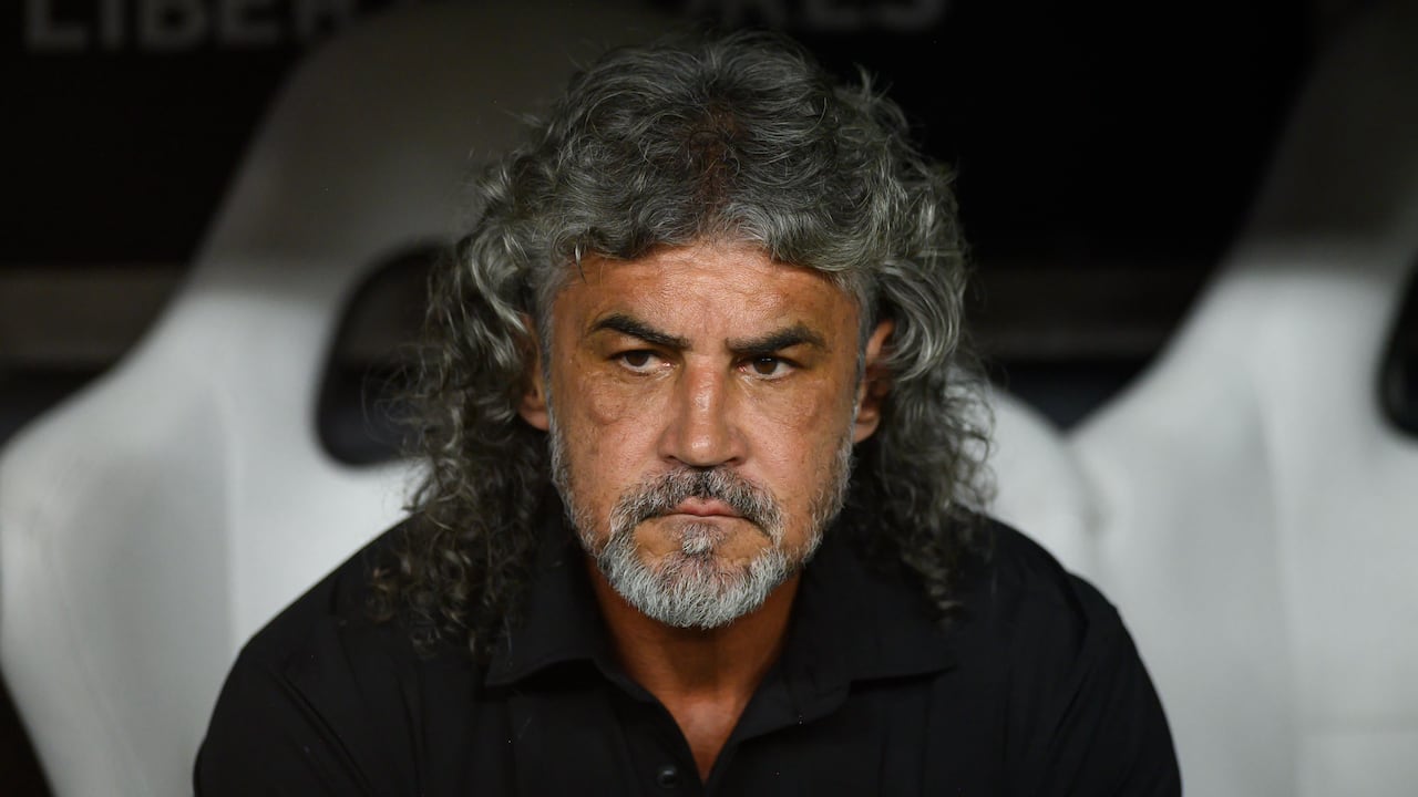 Leonel Álvarez está sin equipo tras su salida de Atlético Bucaramanga.