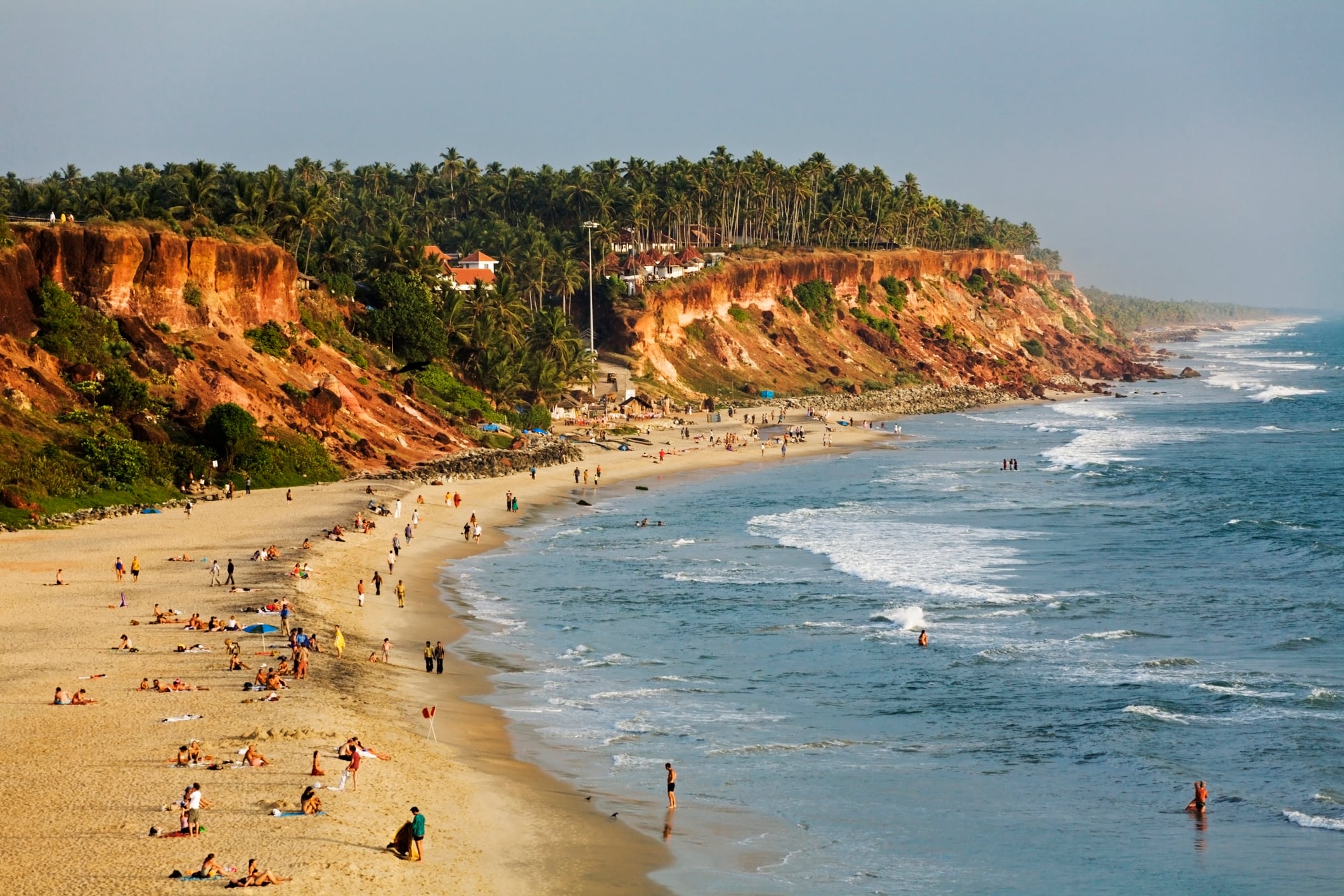 Varkala, con su acantilado y ambiente tranquilo, es el lugar ideal para desconectar y disfrutar del mar.