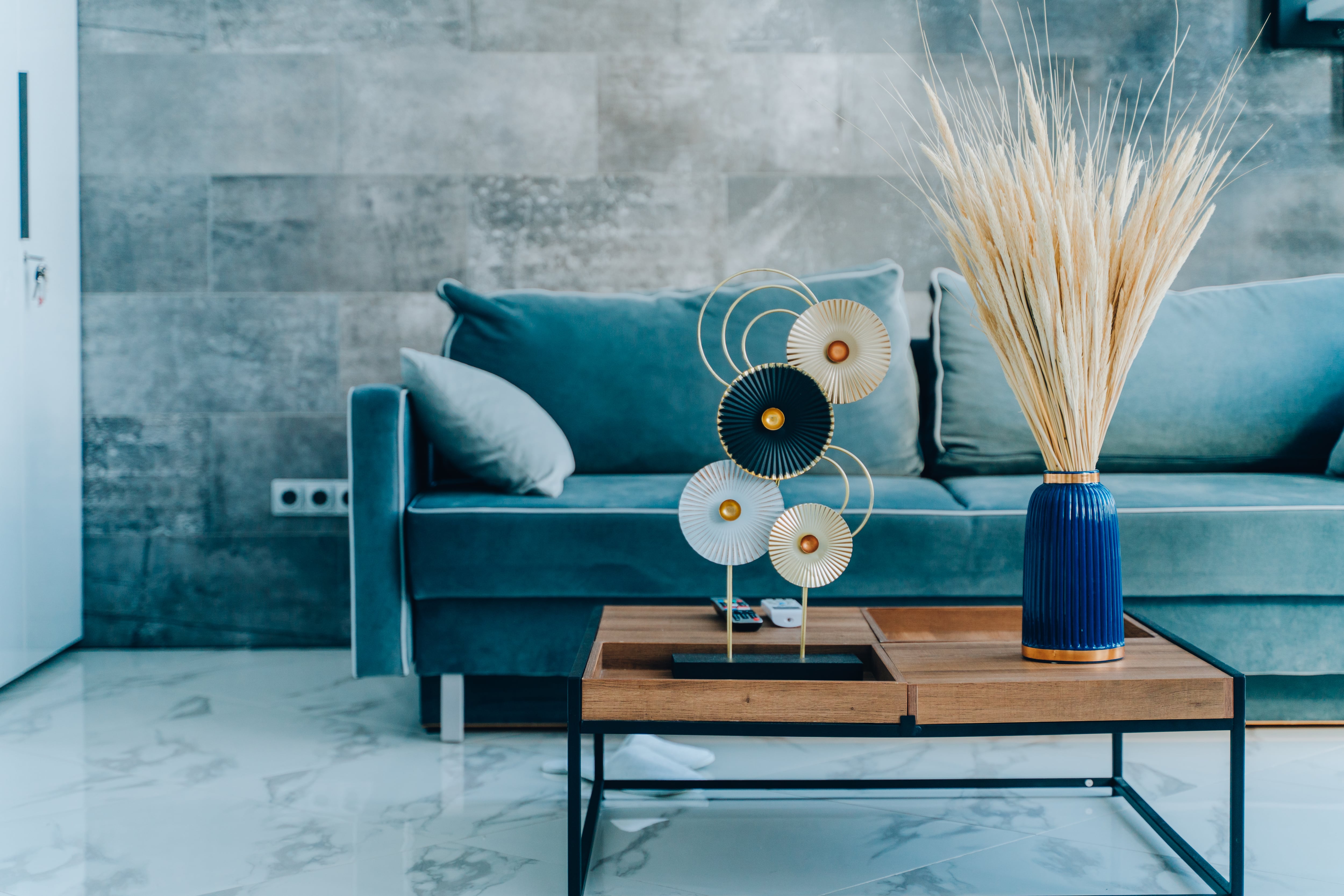 El Feng Shui identifica fuentes externas de energía negativa como estructuras arquitectónicas amenazantes.