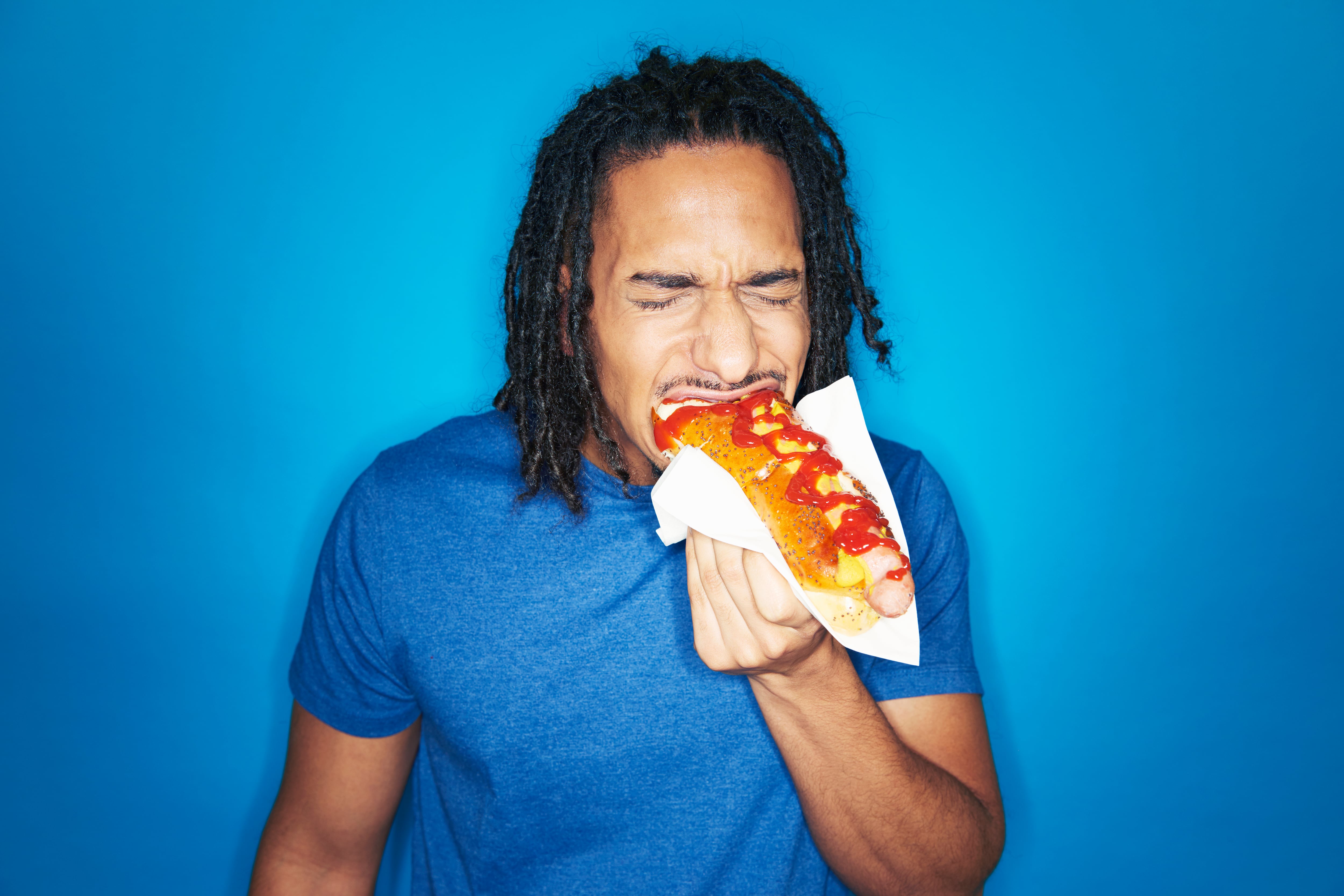 Los perros calientes tienen varios ingredientes que son perjudiciales para la salud.