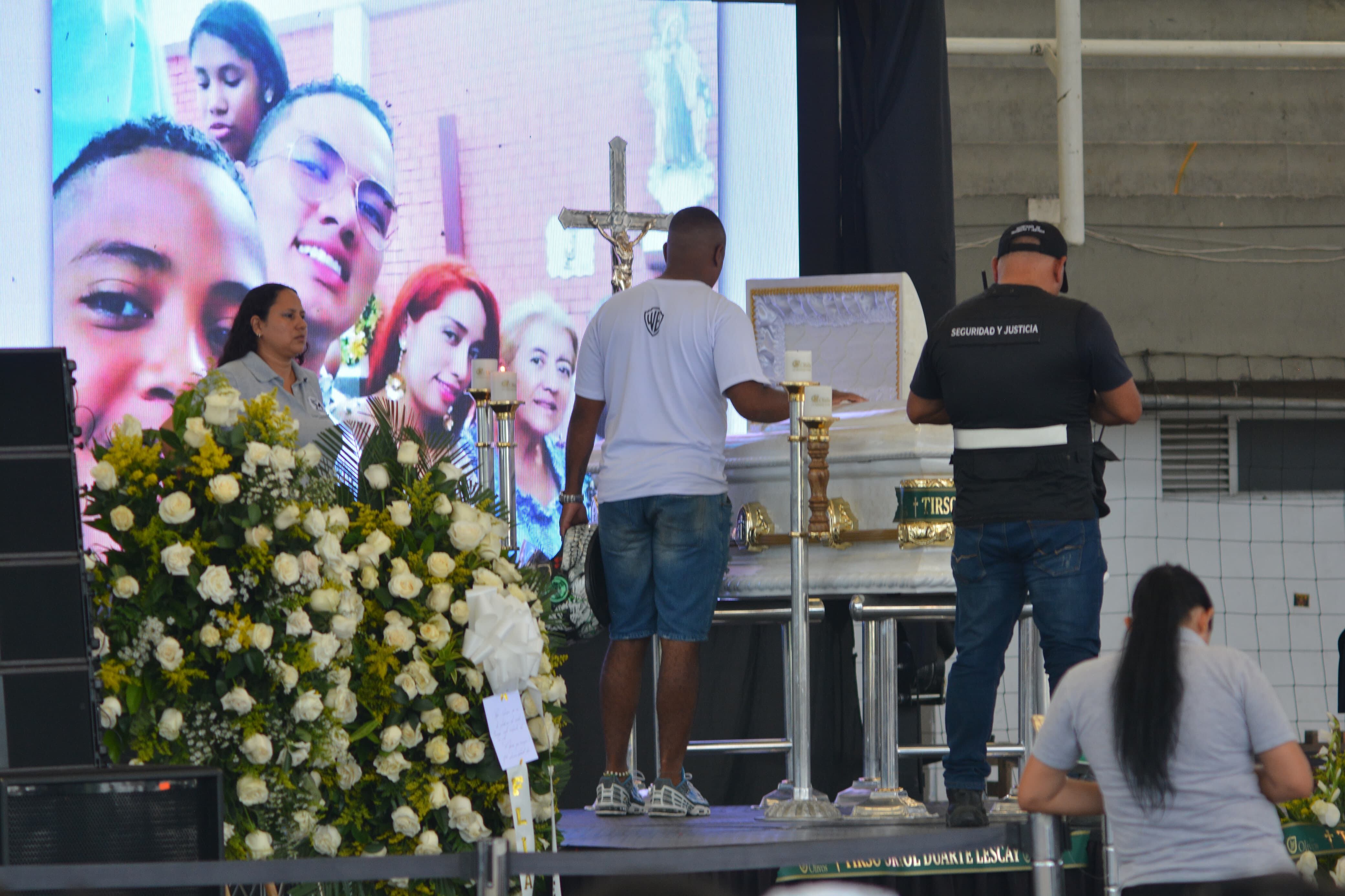 Funeral del músico cubano Tirso Duarte en el coliseo María Isabel Urrutia de Cali.