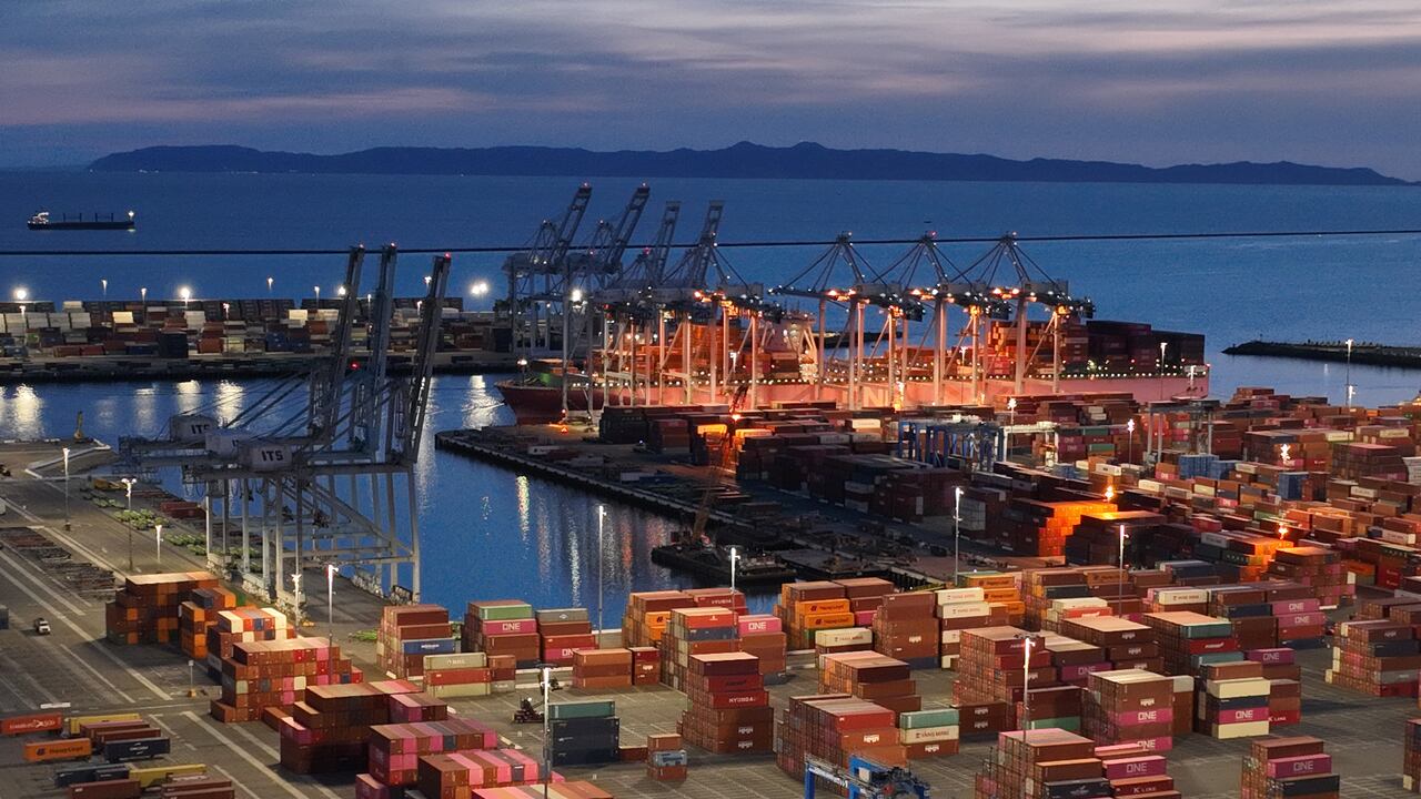 El Acuerdo de Promociones Comerciales entre Estados Unidos y Colombia, también llamado TLC, es un Tratado de Libre Comercio entre Colombia y Estados Unidos. Aprobado el 12 de octubre de 2011 por el congreso de los Estados Unidos y en vigencia desde el 15 de mayo de 2012.