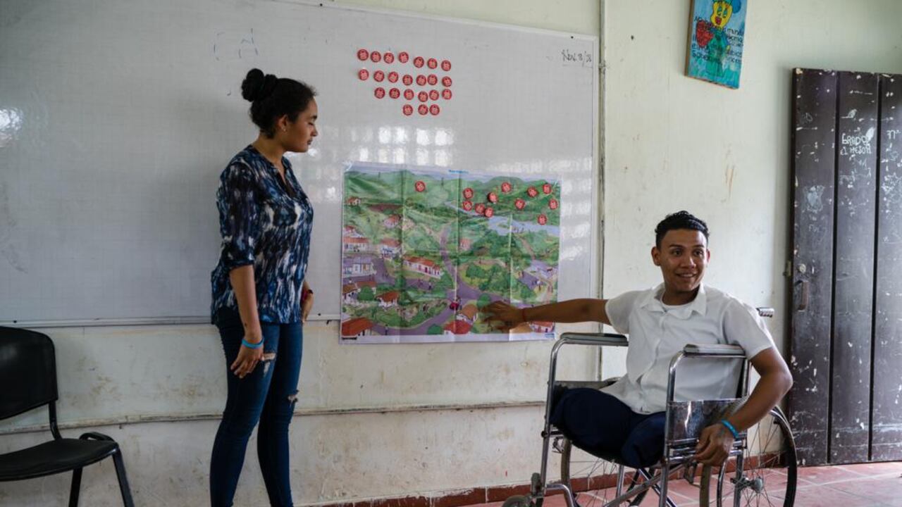 Organizaciones de acción contra minas antipersonal lanzan campaña para pedir respeto a sus labores en Colombia.
