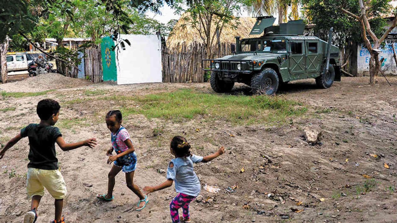 Además de las amenazas a varios líderes, en la región sienten los pasos del Clan del Golfo y el ELN. El arribo de la fuerza pública a El Salado sirvió de alivio a sus habitantes.