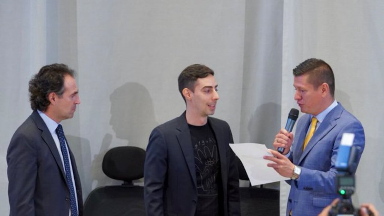 Chiflidos y Abucheos contra el concejal opositor se escucharon en el Concejo de Medellín por lo que el alcalde pidió respeto. Foto: @JuanCaUpeguiV