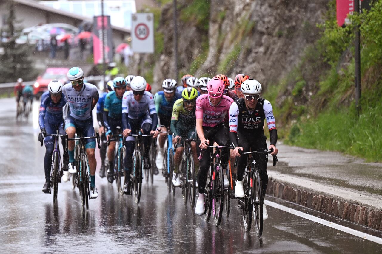 SANTA CRISTINA VALGARDENA - MONTE PANA, ITALY - MAY 21: (L-R) Tadej Pogacar of Slovenia - Pink Leader Jersey and Rafal Majka of Poland and UAE Team Emirates lead the peloton in heavy rain during the 107th Giro d'Italia 2024, Stage 16 a 118.7km stage from Lasa - Laas to Santa Cristina Valgardena - Monte Pana 1625m / Route and stage modified due to adverse weather conditions / #UCIWT / on May 21, 2024 in Santa Cristina Valgardena - Monte Pana, Italy. (Photo by Tim de Waele/Getty Images)