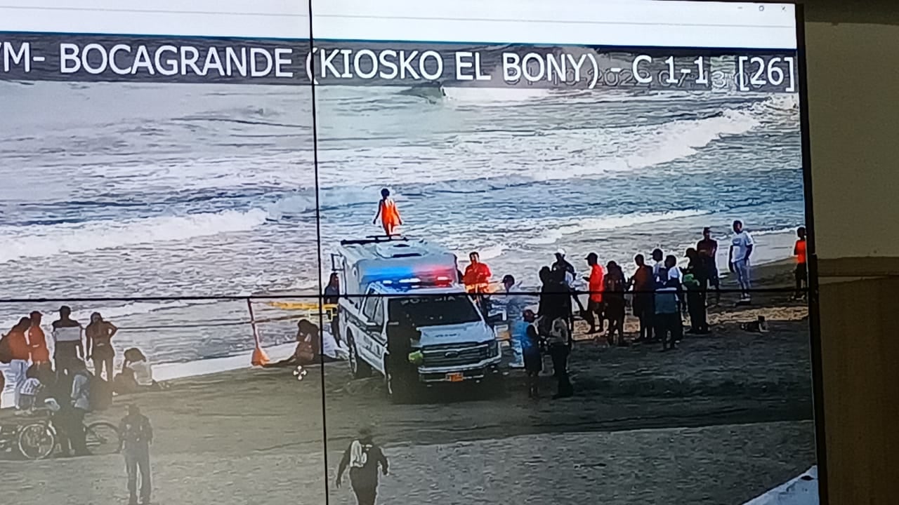 Vídeo de seguridad donde se ve el levantamiento del cuerpo.