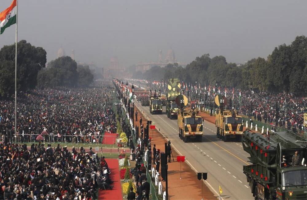 El desfile del Día de la República de la India marcha a través de Rajpath, el bulevar ceremonial en Nueva Delhi, india, el 26 de enero de 2020. Este evento exhibe el poderío militar de India y marca el aniversario de la constitución democrática del país. Foto: Manish Swarup/ AP.
