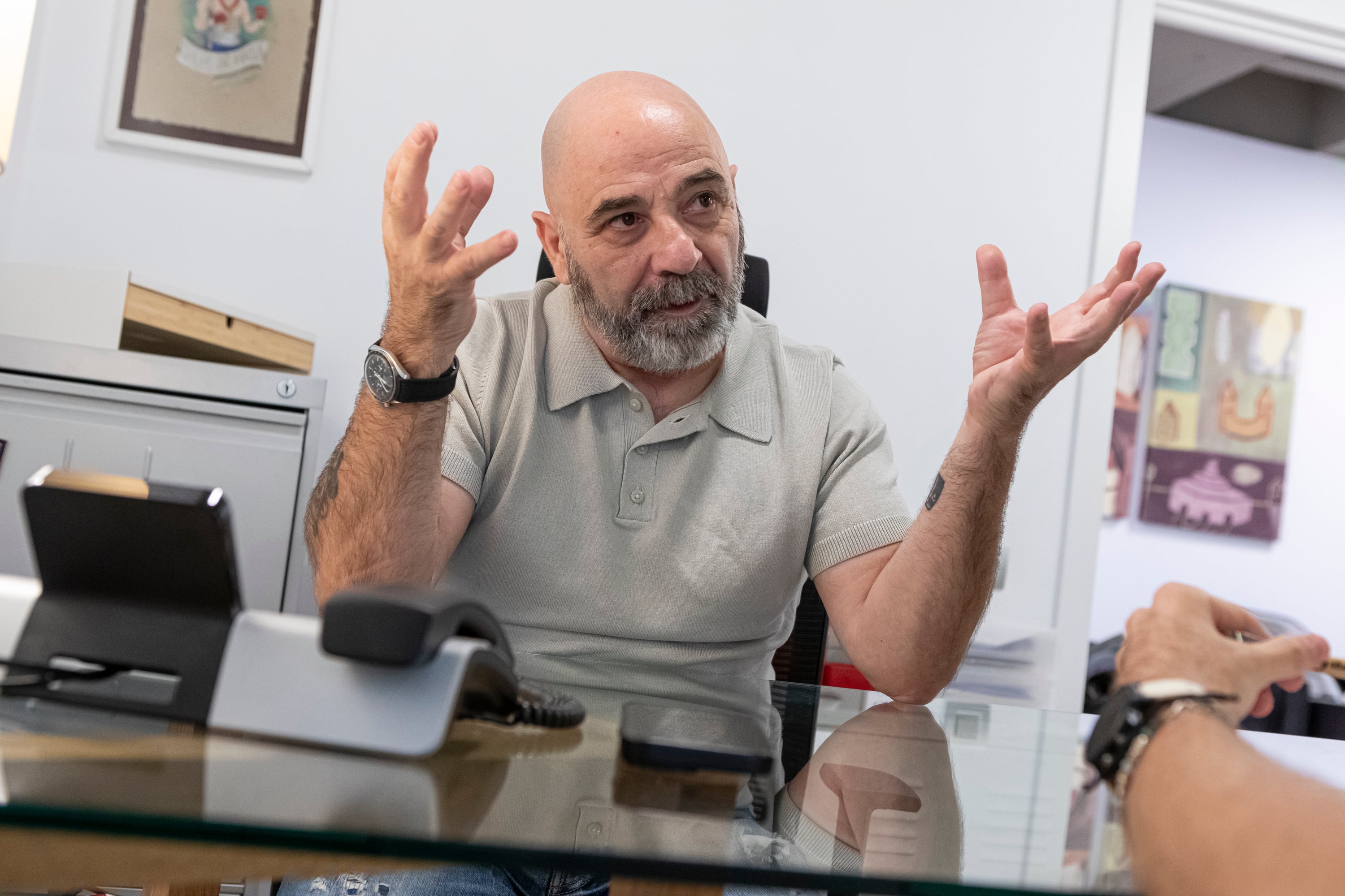 Víctor Amat es profesor colaborador en destacadas instituciones públicas como el Institut Català de la Salut, la Generalitat de Catalunya, la Universidad de Barcelona, la Universidad Autónoma de Barcelona y la Universidad Ramon Llull.