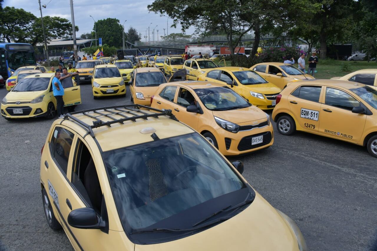 Operación tortuga y protestas de taxistas en el norte de Cali sector sameco