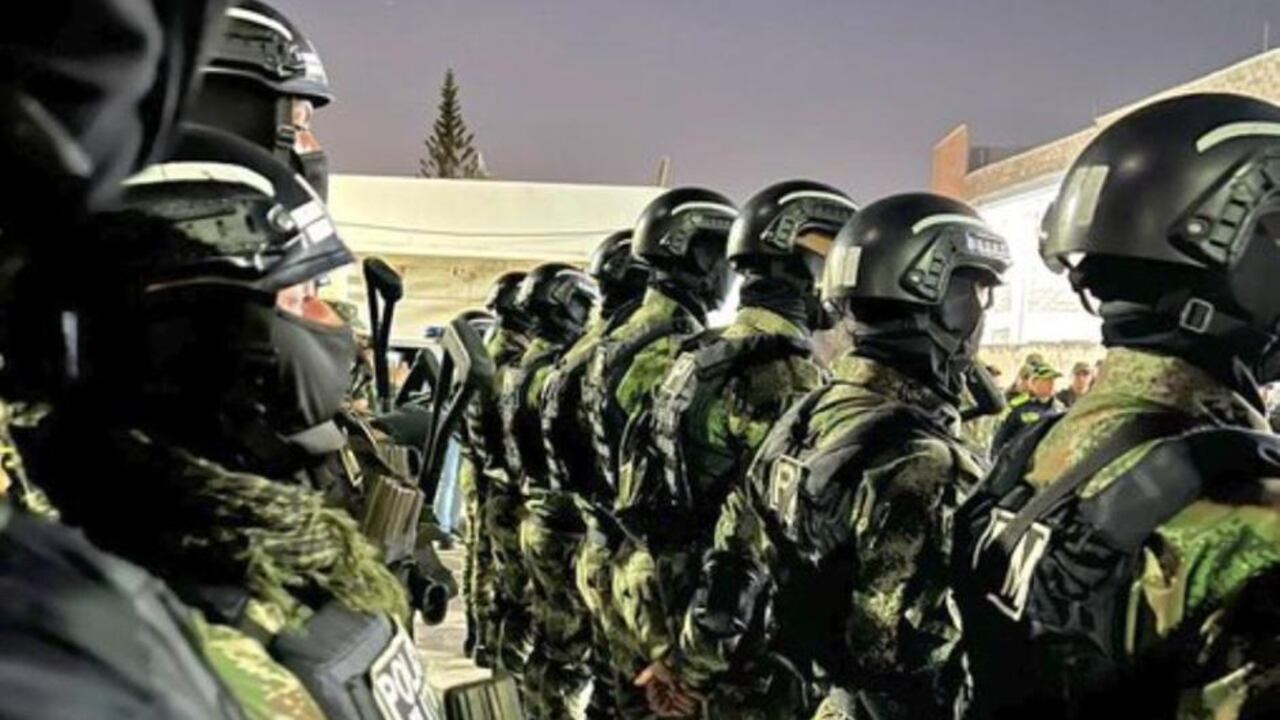 Uniformados del Ejército Nacional salieron desde hoy a las calles