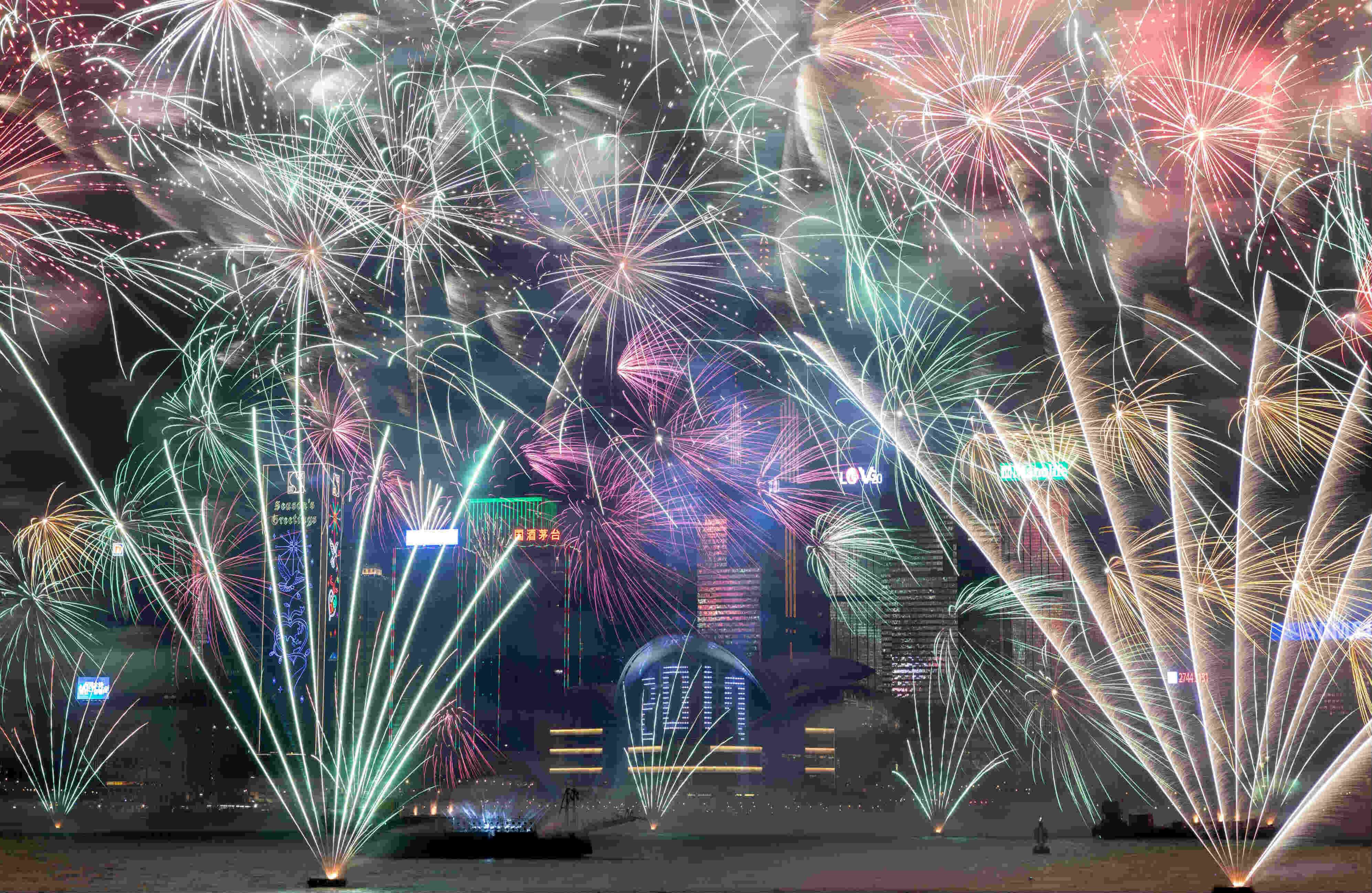 Los juegos artificiales que se vieron en el Puerto de Victoria de Hong Kong.